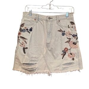 Abercrombie &‎ Fitch Denim Skirt Size 6 Floral Embroidered Distressed Frayed Hem